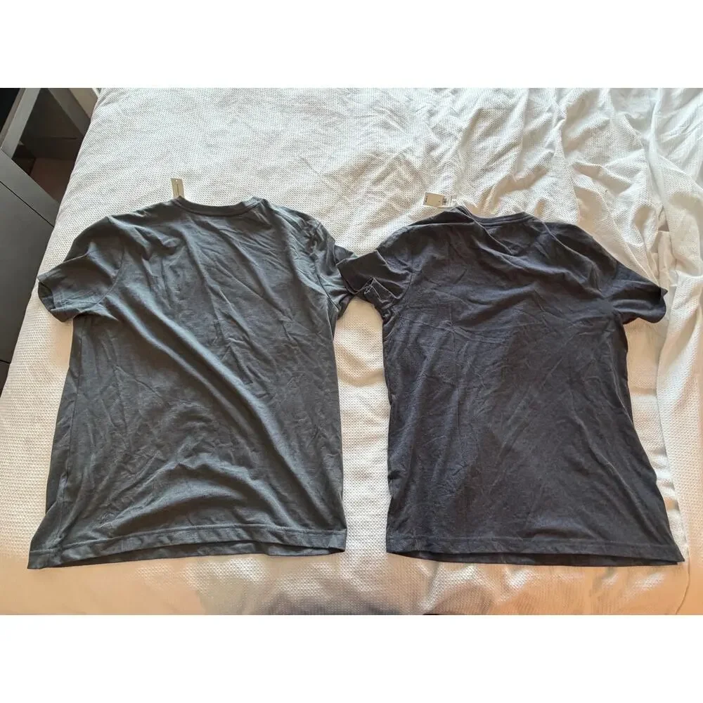 Banana Republic Lot of 2 T-Shirts Men’s Size Large NWT